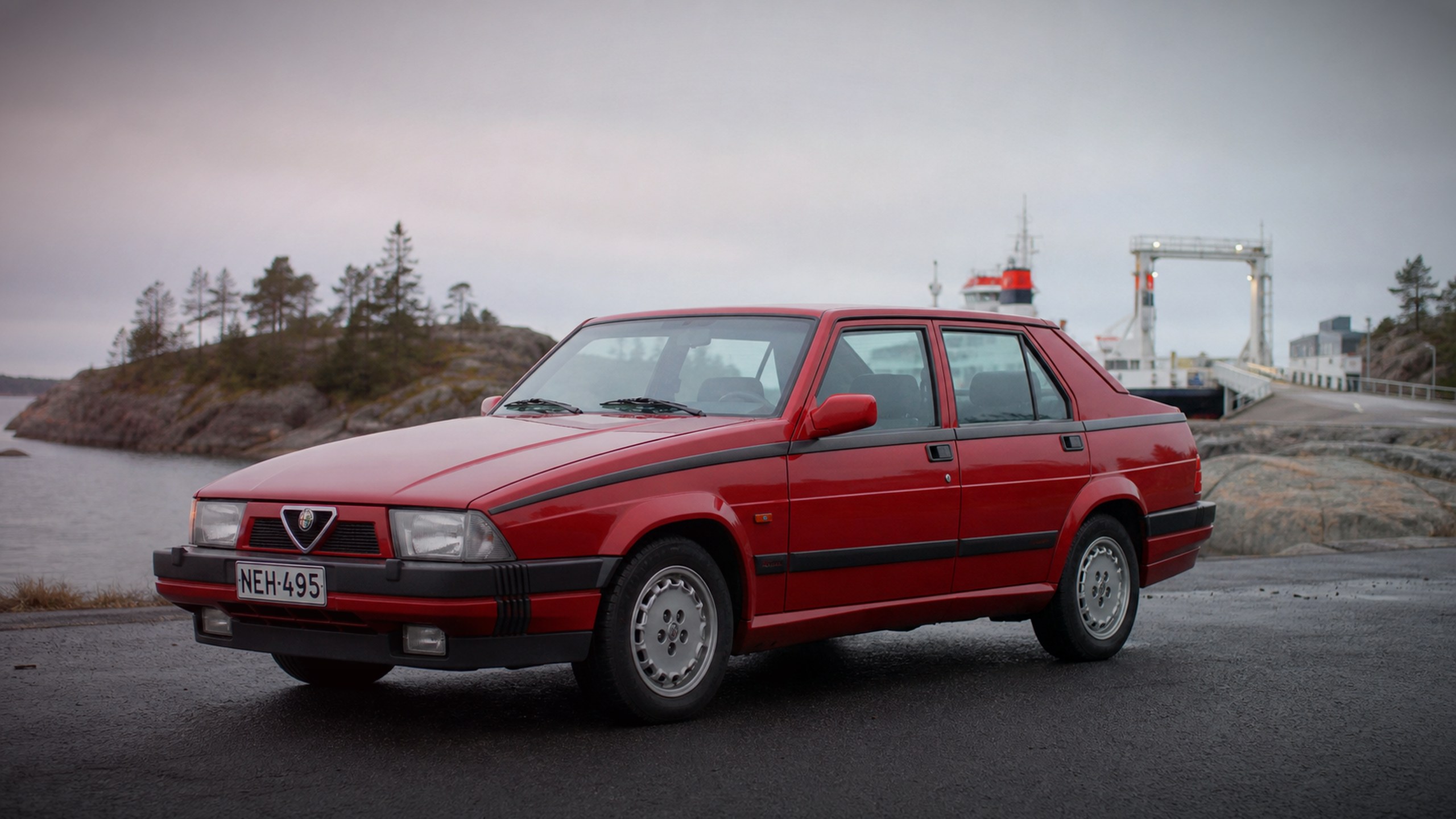 Alfa Romeo 75 taustakuva